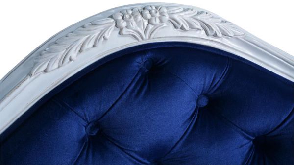Settee Caroline Hand-Carved Wood Venetian White Tufted Blue Velvet Upholstery