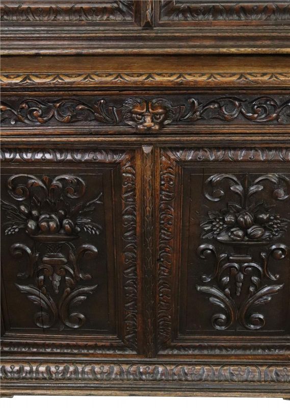 Buffet Antique 1880 Hunting Renaissance Carved Oak Glass 4-Door 1-Drawer