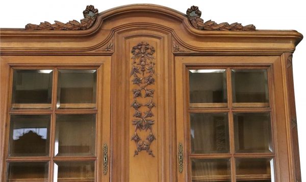 Buffet Louis XVI Antique French Walnut 1900 Glass Doors Pretty Carvings