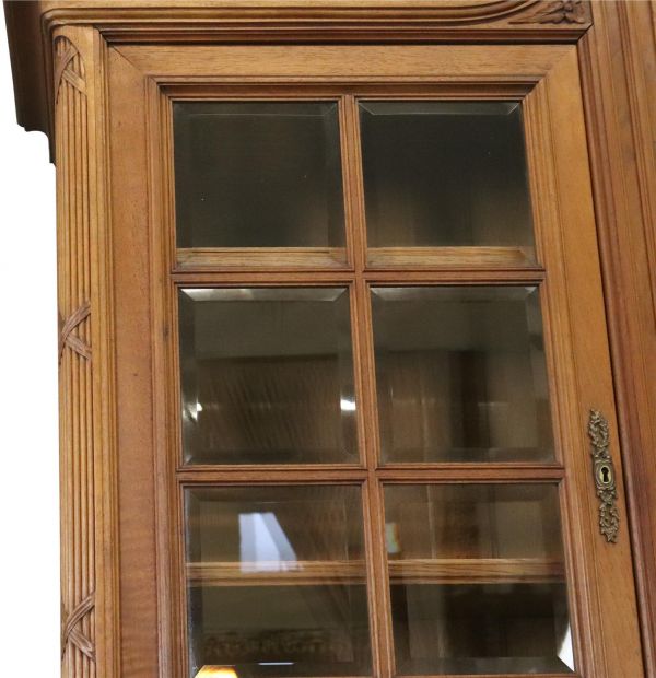 Buffet Louis XVI Antique French Walnut 1900 Glass Doors Pretty Carvings