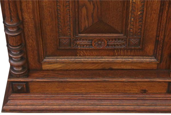 Buffet Mechelen Renaissance Antique 1890 Oak Wood Green Red Stained Glass