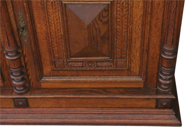 Buffet Mechelen Renaissance Antique 1890 Oak Wood Green Red Stained Glass