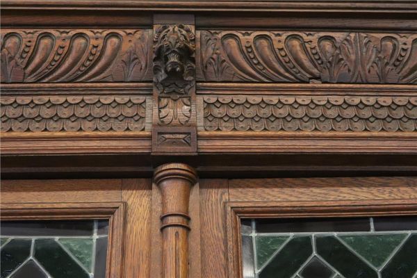 Buffet Mechelen Renaissance Antique 1890 Oak Wood Green Red Stained Glass