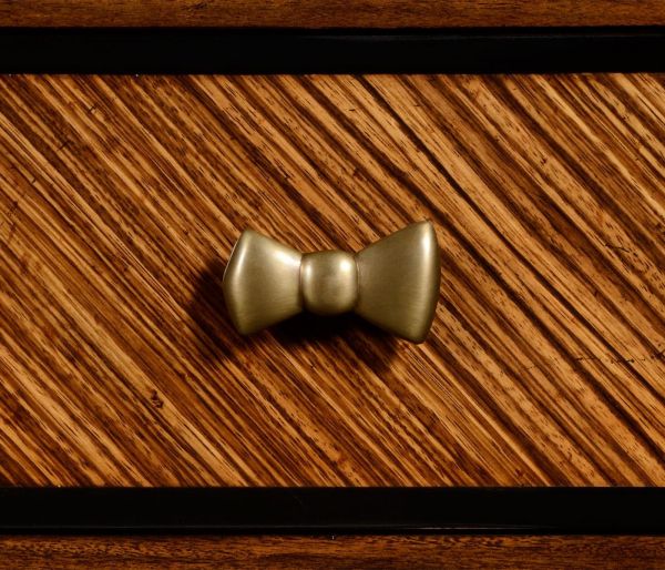 JONATHAN CHARLES ALEXANDER JULIAN Chest of Drawers Light Walnut Marquetry Cast