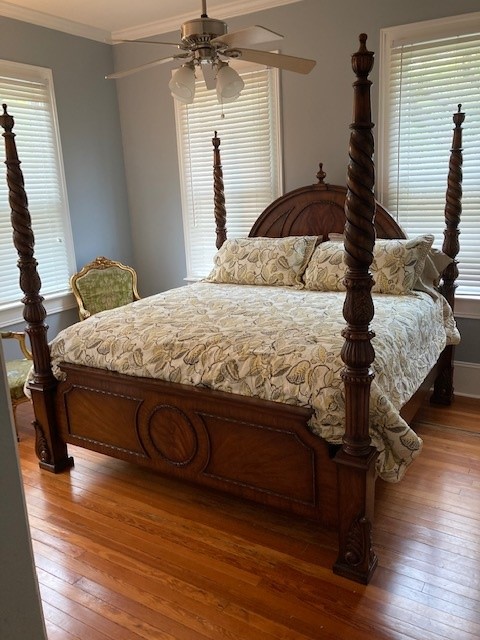 Spiral Four Poster King Bed in Mahogany